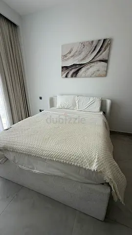 NewWhite Upholstered Storage Ottoman Bed - Queen Size (hydraulic) 160*200 with good quality mattress