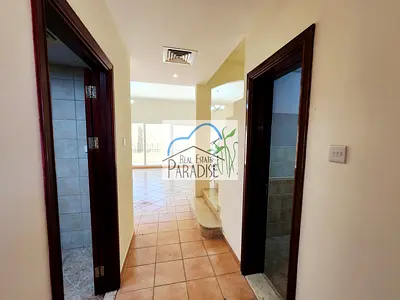 private entrance 3 bedrooms all master /corner unit with garden/living & dinning/fitted kitchen/mai
