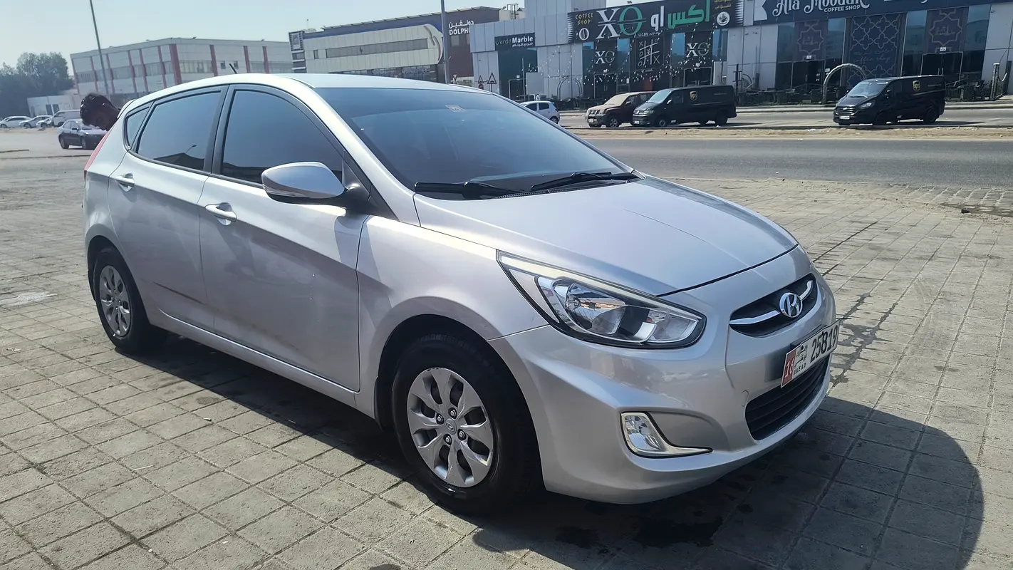 Hyundai Accent 2016 — photo 1 of 7