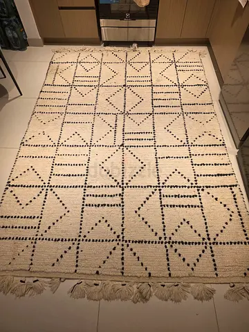 Handwoven Neutral Tribal Pattern Rug with Fringe - Good Condition