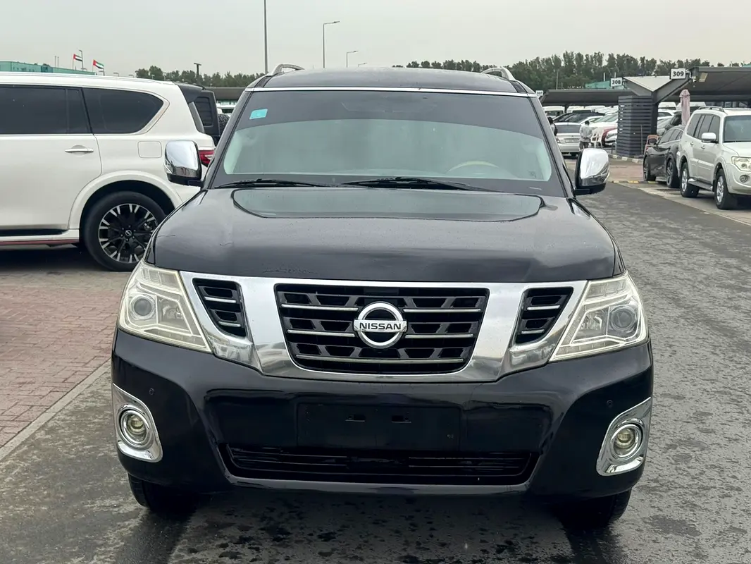 Nissan Patrol 2012 — photo 1 of 10