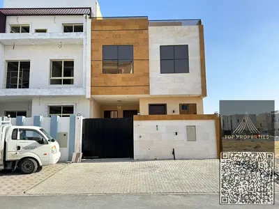 فيلا للبيع في الحليو 2 طابقين وروف بسعر شامل رسوم التسجيل 4 غرف نوم  ٦ حمام  طابقين + روف صالة واسعة مطبخ عملي حمامات بتشطيب جيد تصميم عصري وجذاب