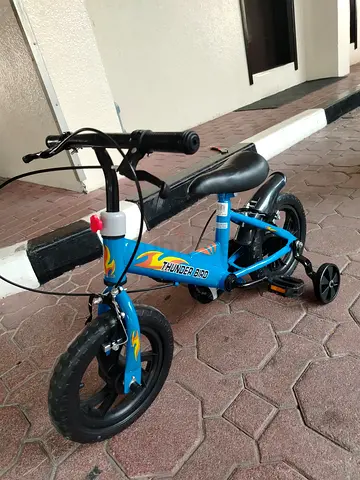 Kids Thunder Bike with Training Wheels - Good Condition