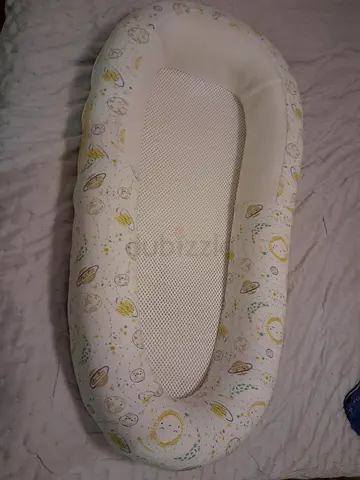 Baby lounger / nest - breathable mesh base, gently used