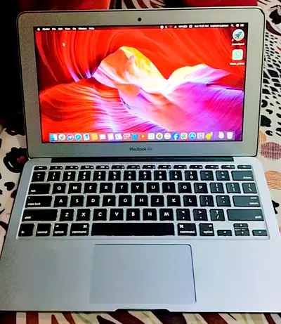 MacBook Air 2015 11” | Excellent Condition | 5-6 Hours Battery | Original Charger