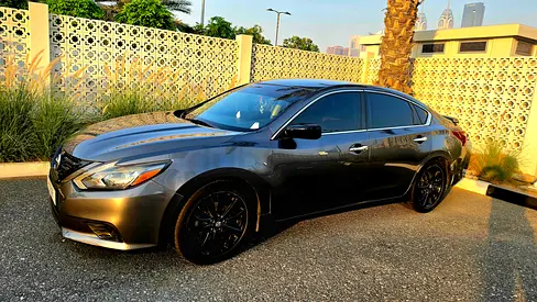 NISSAN ALTIMA SPORT 2018. (18-inch Black Alloy wheels,Spoiler and paddle shifters )