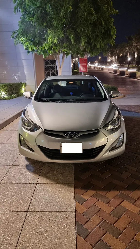 Hyundai Elantra 2016 — photo 1 of 6