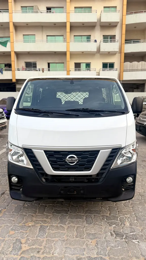 Nissan Urvan 2020 — photo 1 of 9
