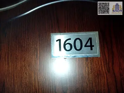 Two-bedroom apartment with a living room, two bathrooms, and a fully equipped kitchen. Features central air conditioning, gym access, and free parkin