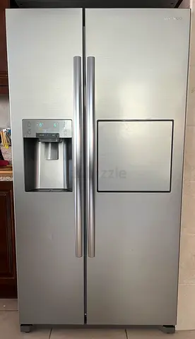 Refrigerator with ice maker