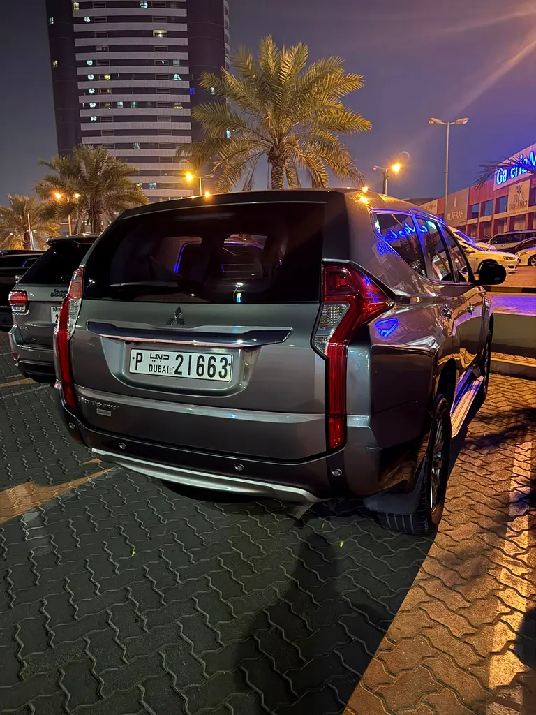 Mitsubishi Montero Sport 2016 — photo 1 of 12