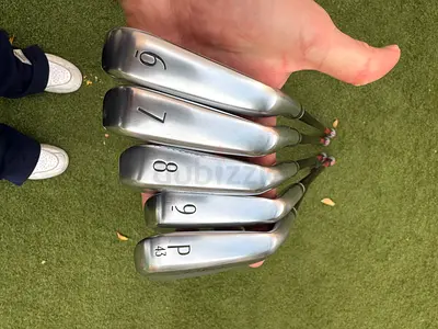 Excellent condition Titleist T250 4G irons (PW to 6 iron)
