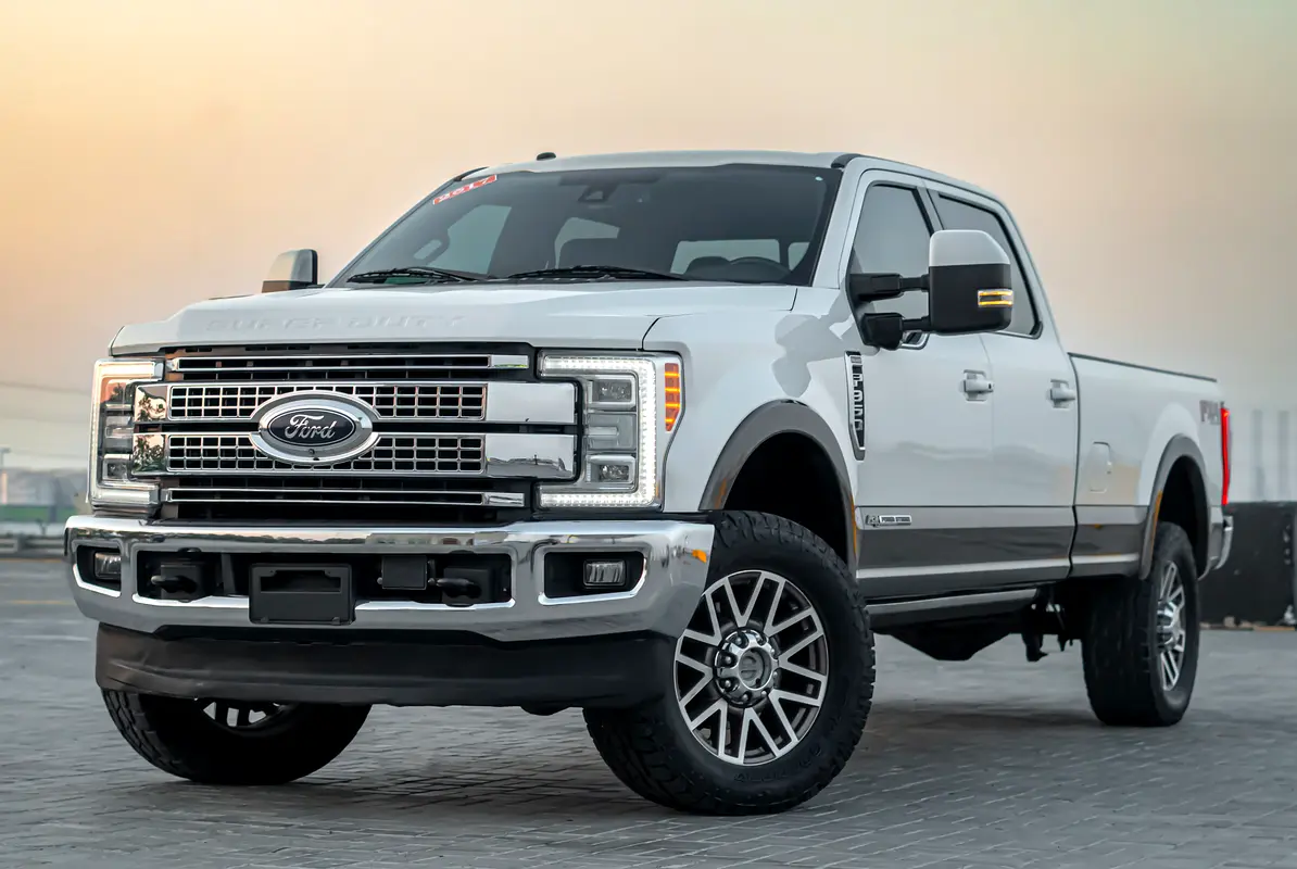 Ford F-350 2017 — photo 1 of 14