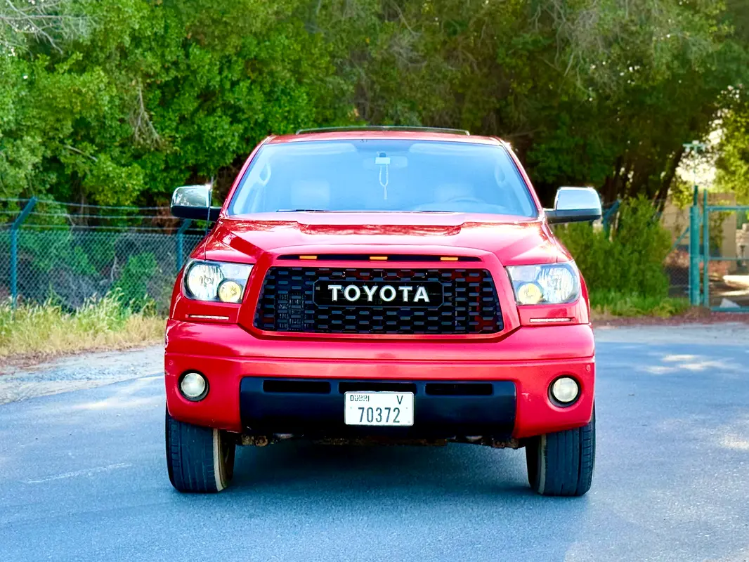 Toyota Tundra 2010 — photo 1 of 15