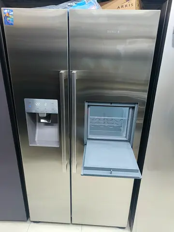 Siemens iQ700 Side by Side Refrigerator – Water Dispenser, Ice Maker  Mini Bar