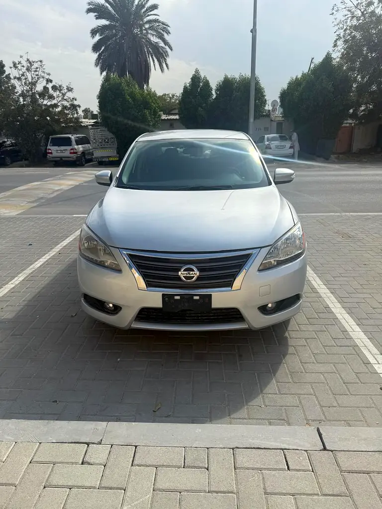 Nissan Sentra 2015 — photo 1 of 11