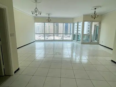 Deferred security deposit, free air conditioning, open rear view, maid’s room, three bedrooms and a living room.