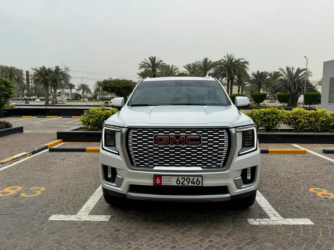 GMC Yukon 2021 — photo 1 of 19