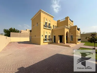 Ready to move l Renovated l Prime location