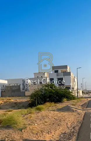 أرض زاوية على شارع 24 بالأقساط للبيع في حي حوشي – الطرح الجديد