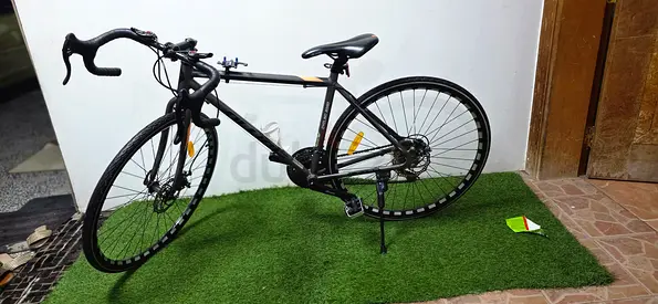 Used hybrid/road bike - 700C frame, good condition