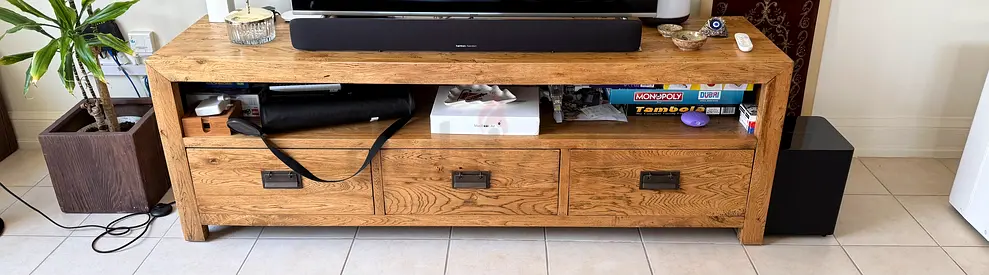Solid Oak TV Entertainment Unit with Drawers – Excellent Condition