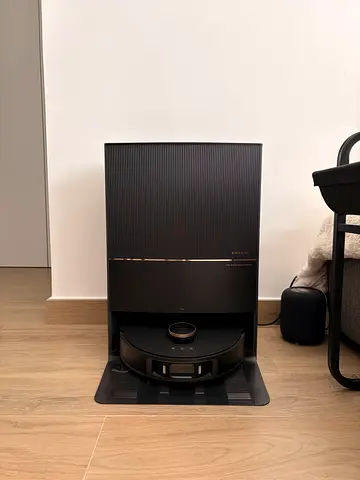 DreameBot L20 Ultra Robot Vacuum  Mop - Top Condition