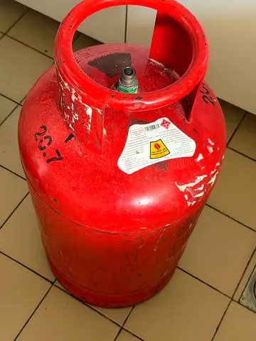 Gas cylinder (price negotiable)