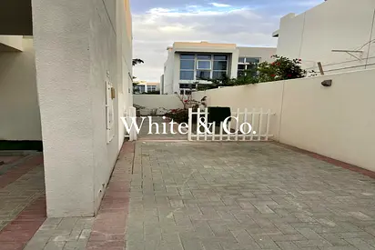 Extra Space | Rare Mid Corner | Move In