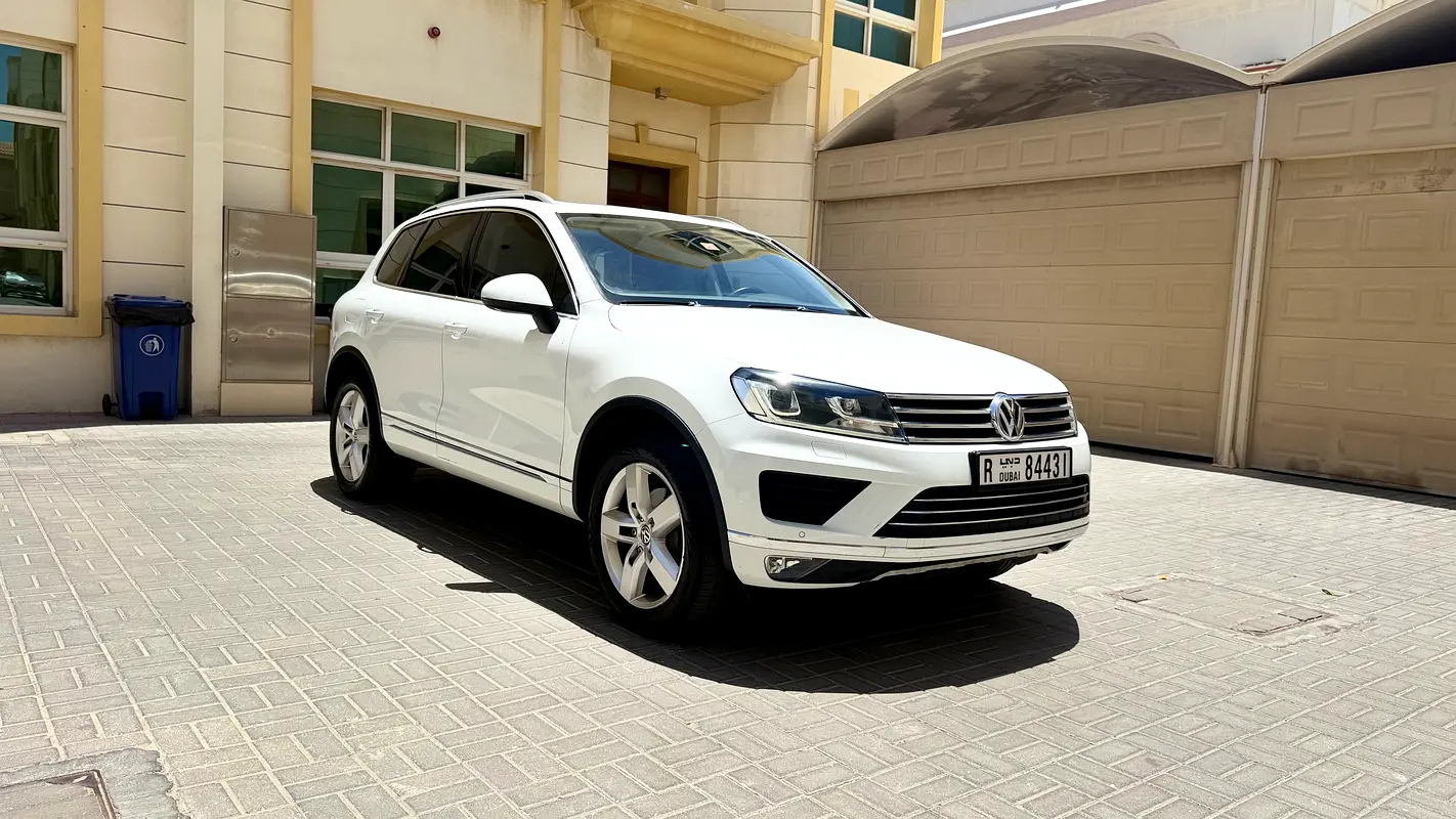 Volkswagen Touareg 2016 — photo 1 of 14