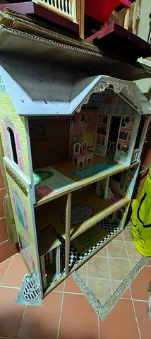 Dollhouse for girls from Toys r Us