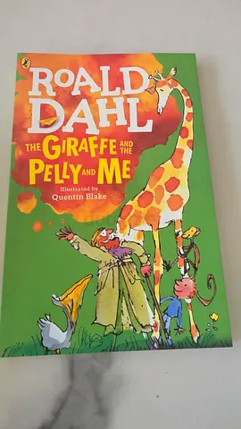 Roald Dahl - The Giraffe and the Pelly and Me (Paperback)