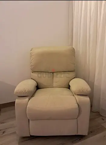 Cream Recliner Armchair - Comfortable Single Seater, Good Condition