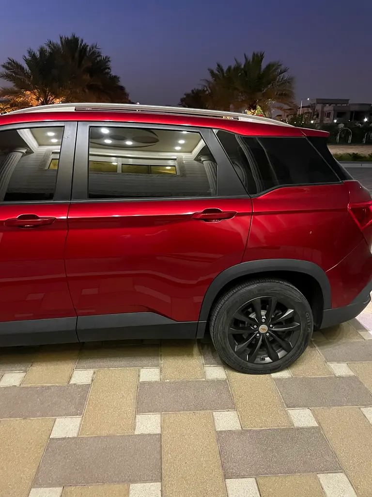 Chevrolet Captiva 2023 — photo 1 of 12