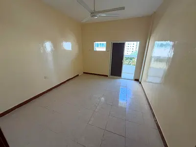 🏡 Apartment for Rent in Al Rumaila – Ajman 3 Bedrooms & Living Room | 2 Bathrooms | Balcony | Spacious Layout 📍 Second row from Ajman Corniche 🏢 3r