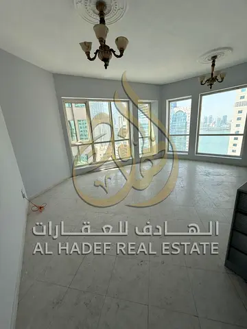 سكن الأحلام في القصباء! أجمل غرفة وصالة بإطلالة مفتوحة، تكييف مجاني، وخدمات فندقية كاملة!