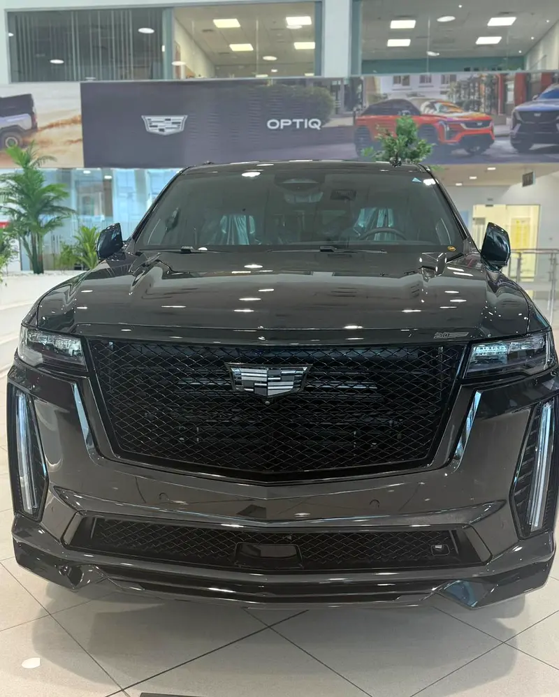 Cadillac Escalade 2024 — photo 1 of 14