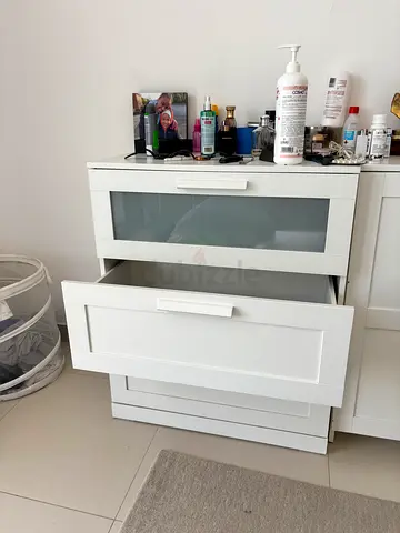 White bedside drawer unit - 3 drawers, good condition
