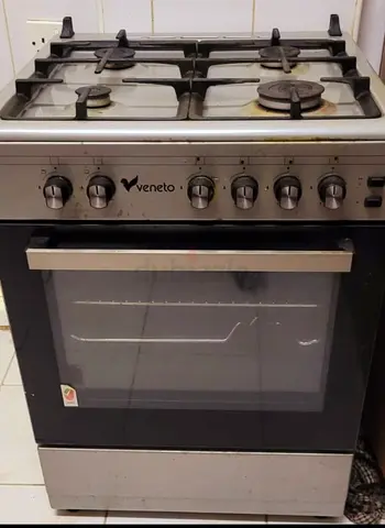 Veneto freestanding gas cooker with oven - 4 burners, used