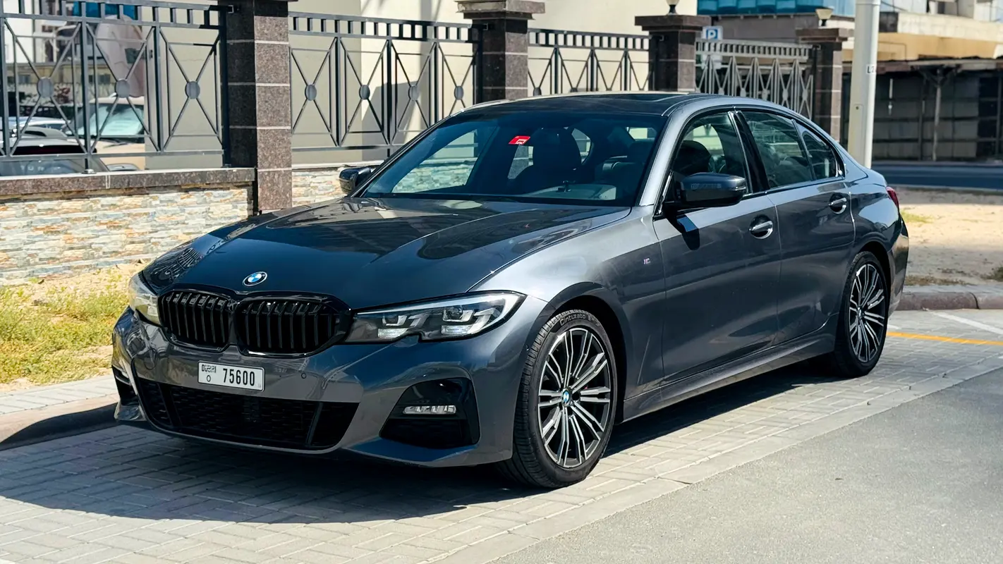 BMW 3-Series 2019 — photo 1 of 17