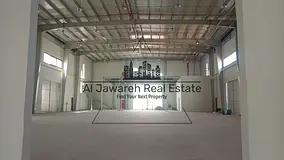 Premium warehouse, 12,515 sq ft, 253 kW electricity, suitable for any industrial activity.