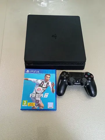Sony PS4 Slim console with DualShock controller + FIFA 19 (Good condition)