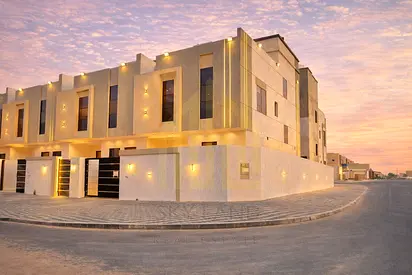 Elegant two-story villa with a roof in Al-Haliu 1. Practical design and price includes registration fees, electricity, and water.