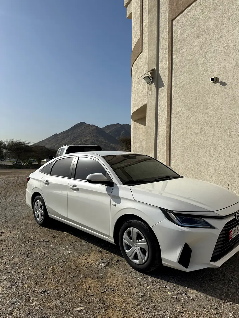 Toyota Yaris 2023 — photo 1 of 5