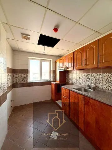 Excellent space + close to all services and exits + open view + central air conditioning + clean building