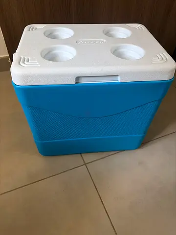 Portable Cooler Box with Cup Holders – Blue/White