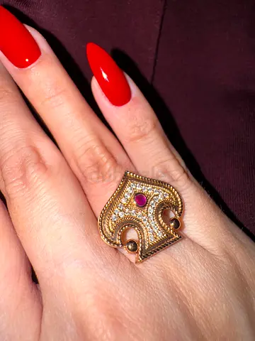 18 KT GOLD RING - Ruby