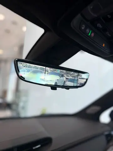 صورة 13 لـ 2025 Cadillac XT5
