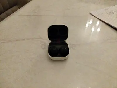 Samsung Galaxy FE earbuds wireless earbuds with charging case very slightly used and no damages
