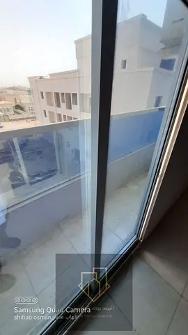 مساحه كبيره + قريب من جميع الخدمات والمخارج + اطلاله مفتوحه + تكييف مركزي